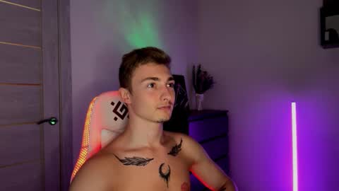 Snapshot of arturr_scott chatting on November 10, 2025, 7:24 pm arturr_scott online show from November 10, 2025, 7:24 pm