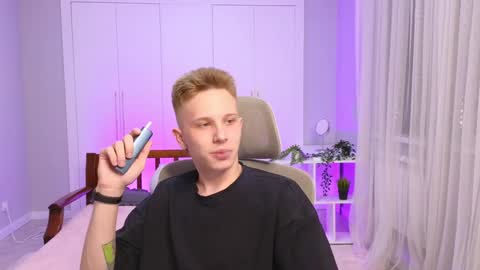 Snapshot of artycropp chatting on December 30, 2024, 5:15 am Archie online show from December 30, 2024, 5:15 am