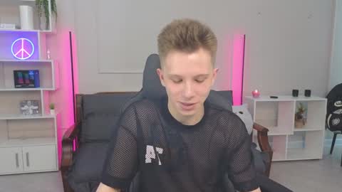 Snapshot of artycropp chatting on January 19, 2025, 4:44 am Archie online show from January 19, 2025, 4:44 am