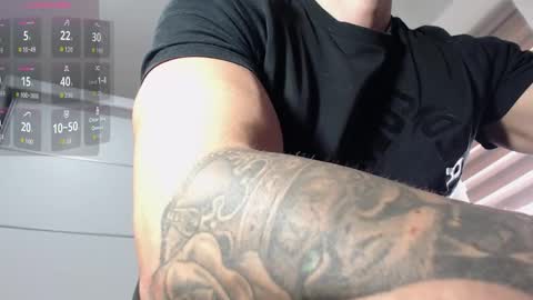 Snapshot of aryanaian1 chatting on October 18, 2025, 11:33 am AryanAian1 online show from October 18, 2025, 11:33 am