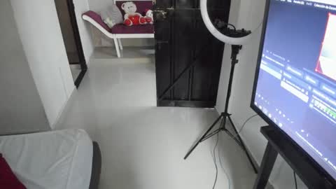 Snapshot of ash_monroee chatting on December 14, 2025, 9:08 pm Ash Monroee online show from December 14, 2025, 9:08 pm