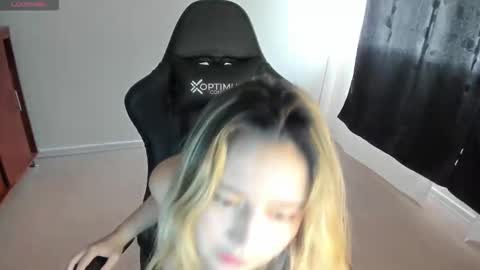 ash_smith1 online show from October 15, 2025, 9:37 pm