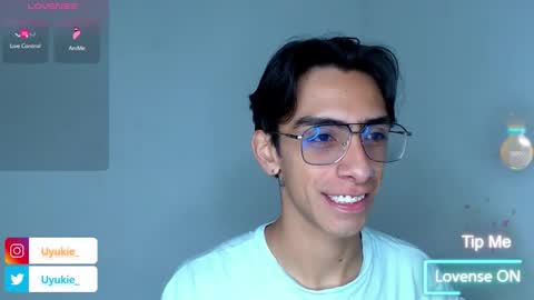 Ash online show from December 3, 2025, 2:52 am