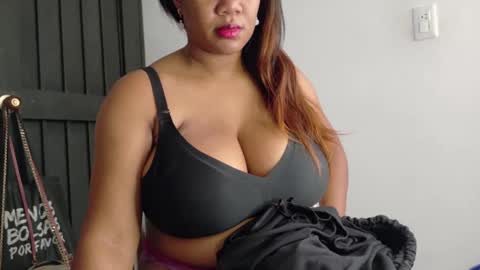 ashanty_1012 online show from October 28, 2025, 4:09 pm