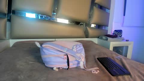 ashley_js online show from December 3, 2025, 6:43 am