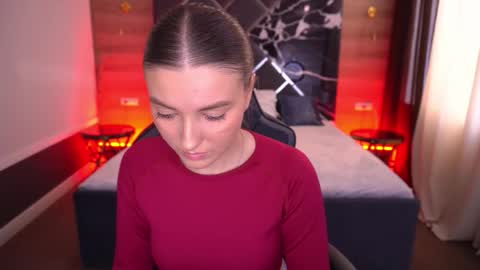 ashleybaee online show from October 30, 2025, 1:23 pm