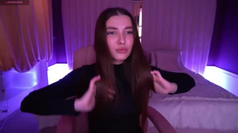 ashleybaee online show from November 11, 2025, 1:11 pm