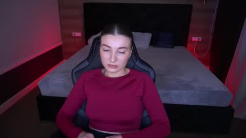 ashleybaee online show from December 3, 2025, 1:42 pm