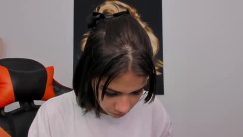 Snapshot of ashleytravis_ chatting on December 20, 2024, 6:45 pm online show from December 20, 2024, 6:45 pm