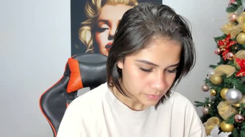 Snapshot of ashleytravis_ chatting on December 24, 2024, 4:11 am online show from December 24, 2024, 4:11 am