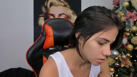 Snapshot of ashleytravis_ chatting on December 26, 2024, 2:55 am online show from December 26, 2024, 2:55 am