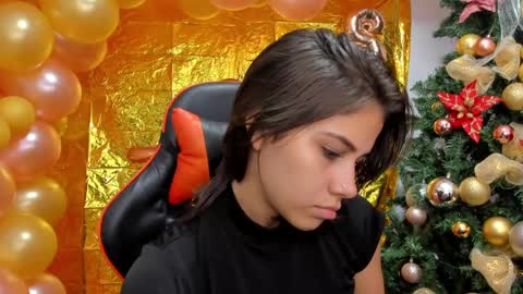 Snapshot of ashleytravis_ chatting on January 2, 2025, 2:54 am online show from January 2, 2025, 2:54 am