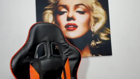 Snapshot of ashleytravis_ chatting on January 7, 2025, 2:53 am online show from January 7, 2025, 2:53 am