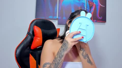 Snapshot of ashleytravis_ chatting on January 14, 2025, 3:01 am online show from January 14, 2025, 3:01 am