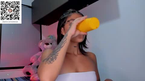 Snapshot of ashleytravis_ chatting on January 22, 2025, 2:59 am online show from January 22, 2025, 2:59 am