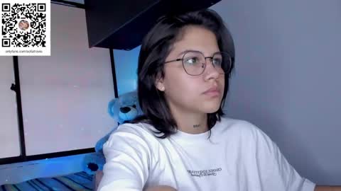 Snapshot of ashleytravis_ chatting on February 3, 2025, 6:17 pm online show from February 3, 2025, 6:17 pm