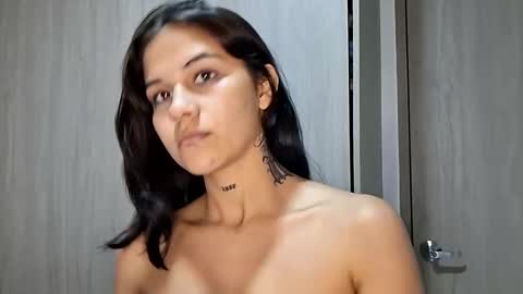 Snapshot of ashleytravis_ chatting on November 7, 2025, 1:27 am online show from November 7, 2025, 1:27 am