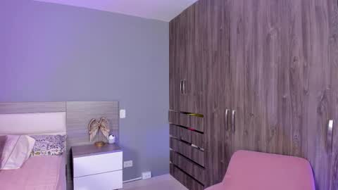 Ashly online show from October 17, 2025, 3:42 am