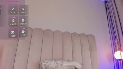 ashlye_white online show from October 19, 2025, 1:23 pm