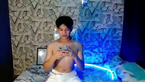 Snapshot of asian_wayne chatting on December 6, 2024, 3:30 am wayne online show from December 6, 2024, 3:30 am