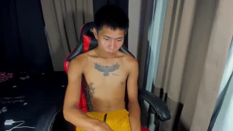 Snapshot of asianplayboyx chatting on January 29, 2025, 2:40 am mark online show from January 29, 2025, 2:40 am