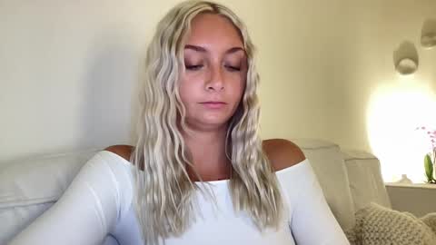 Aspen Aries online show from March 4, 2025, 4:17 am