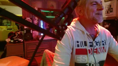 SIR WILLIAM online show from September 10, 2025, 7:08 am