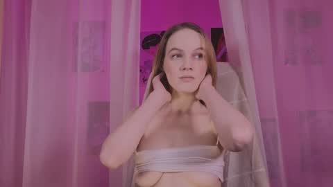 Snapshot of astra_lis chatting on March 1, 2025, 6:32 pm Astra online show from March 1, 2025, 6:32 pm