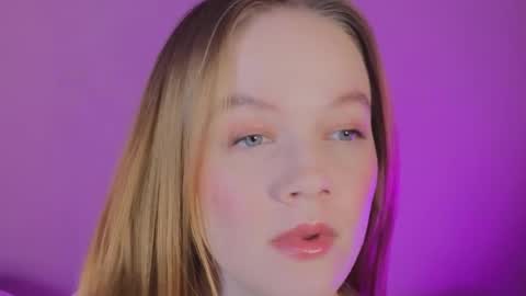 Snapshot of astra_lis chatting on March 2, 2025, 5:33 am Astra online show from March 2, 2025, 5:33 am