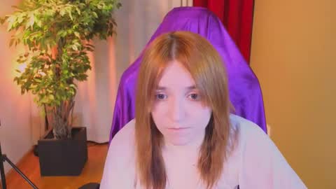 Snapshot of astra_lis chatting on October 4, 2025, 9:02 pm Astra online show from October 4, 2025, 9:02 pm