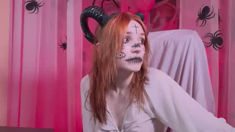 Snapshot of astra_lis chatting on October 31, 2025, 12:28 pm Astra online show from October 31, 2025, 12:28 pm