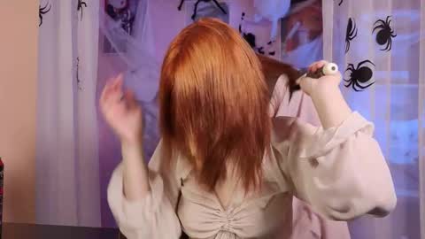 Snapshot of astra_lis chatting on November 1, 2025, 12:18 pm Astra online show from November 1, 2025, 12:18 pm