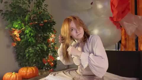 Snapshot of astra_lis chatting on November 2, 2025, 12:29 pm Astra online show from November 2, 2025, 12:29 pm