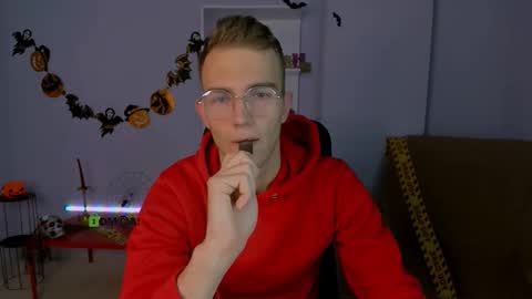 Snapshot of astren_villo chatting on October 19, 2025, 5:41 am astren online show from October 19, 2025, 5:41 am