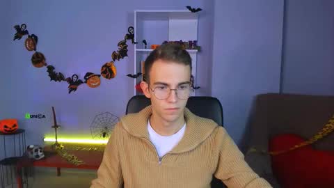 Snapshot of astren_villo chatting on October 25, 2025, 12:02 pm astren online show from October 25, 2025, 12:02 pm