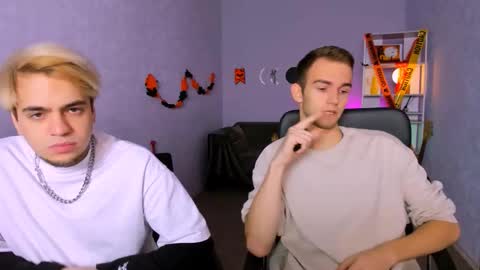 Snapshot of astren_villo chatting on October 30, 2025, 1:23 pm astren online show from October 30, 2025, 1:23 pm