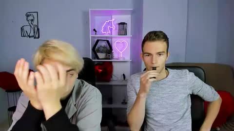 Snapshot of astren_villo chatting on November 15, 2025, 6:44 am astren online show from November 15, 2025, 6:44 am