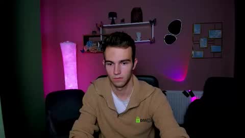 Snapshot of astren_villo chatting on November 21, 2025, 8:51 pm astren online show from November 21, 2025, 8:51 pm