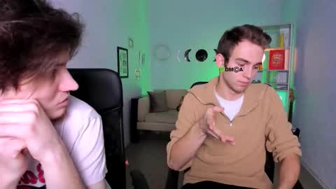 Snapshot of astren_villo chatting on December 4, 2025, 6:44 am astren online show from December 4, 2025, 6:44 am