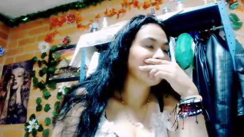 astrid_hauser66 online show from November 4, 2025, 4:11 am