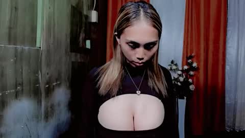 Snapshot of astrid_khalifa chatting on October 9, 2025, 12:58 pm Astrid online show from October 9, 2025, 12:58 pm