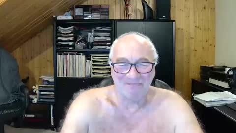 Snapshot of asusandy chatting on January 3, 2025, 5:42 pm asusandy online show from January 3, 2025, 5:42 pm
