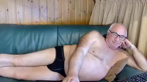 Snapshot of asusandy chatting on March 11, 2025, 3:02 pm asusandy online show from March 11, 2025, 3:02 pm