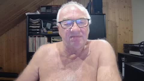Snapshot of asusandy chatting on September 28, 2025, 2:28 am asusandy online show from September 28, 2025, 2:28 am