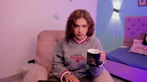 Snapshot of atenajb chatting on January 6, 2025, 2:25 pm ATENA online show from January 6, 2025, 2:25 pm