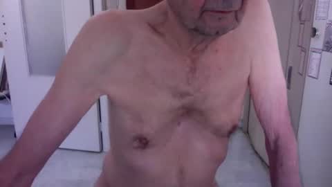 Snapshot of auguste061400 chatting on March 5, 2025, 9:05 am auguste061400 online show from March 5, 2025, 9:05 am