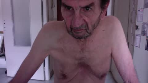 Snapshot of auguste061400 chatting on March 11, 2025, 9:13 am auguste061400 online show from March 11, 2025, 9:13 am