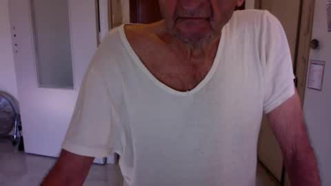 Snapshot of auguste061400 chatting on November 28, 2025, 9:23 am auguste061400 online show from November 28, 2025, 9:23 am