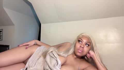 aunyxxx online show from February 8, 2025, 6:44 pm