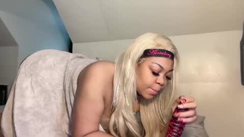 aunyxxx online show from February 13, 2025, 5:01 pm